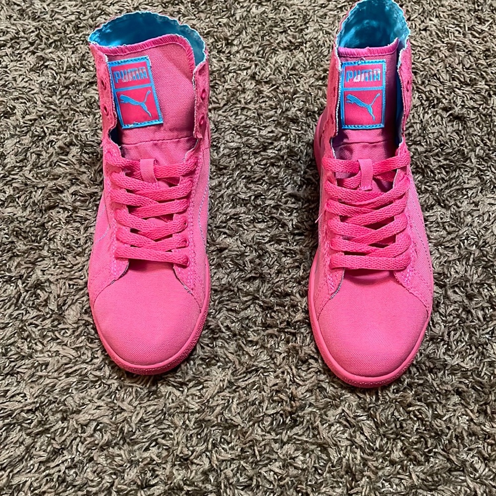 NEW Puma sneakers! Fab!